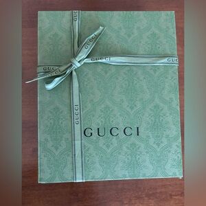Gucci side flap magnetic closure box-EMPTY with ribbon and bag